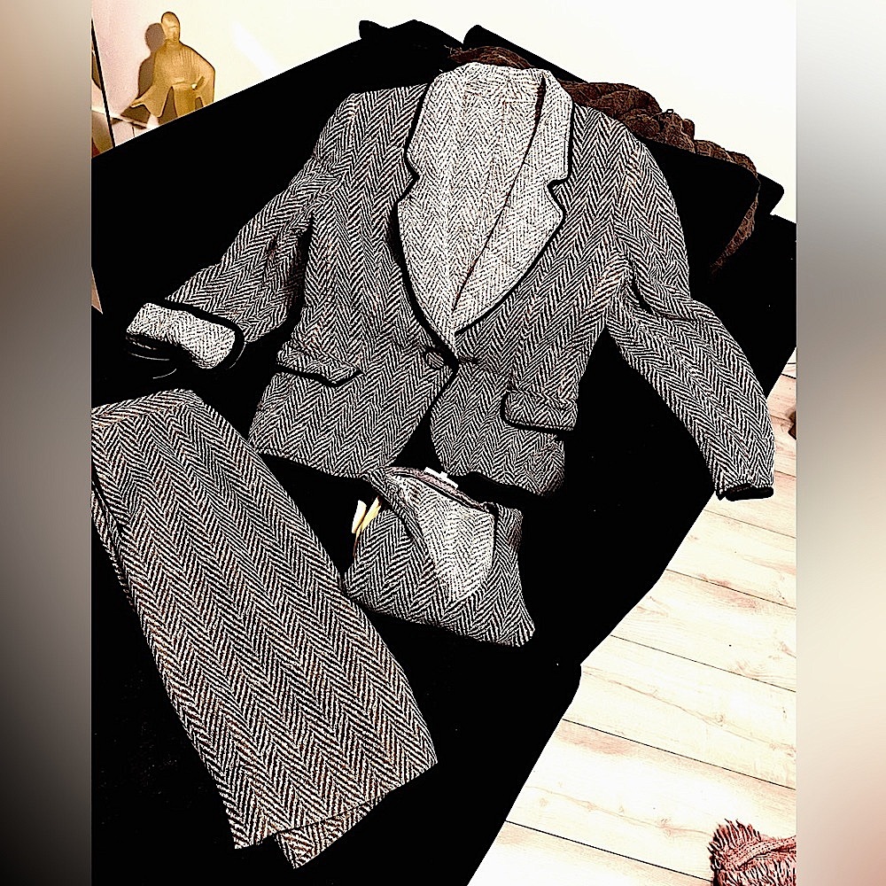 Authentic Apsolutely Stunning Gianfrancco Ferre Vintage Suit